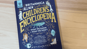ブリタニカの英語の百科事典「Britannica All New Children's Encyclopedia(ブリタニカ子ども百科事典)」の表紙の写真。